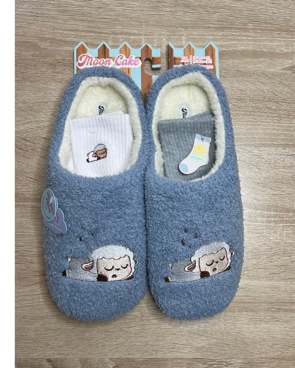 Moon Cake Women's Slippers with socks NWT Size L (11)
